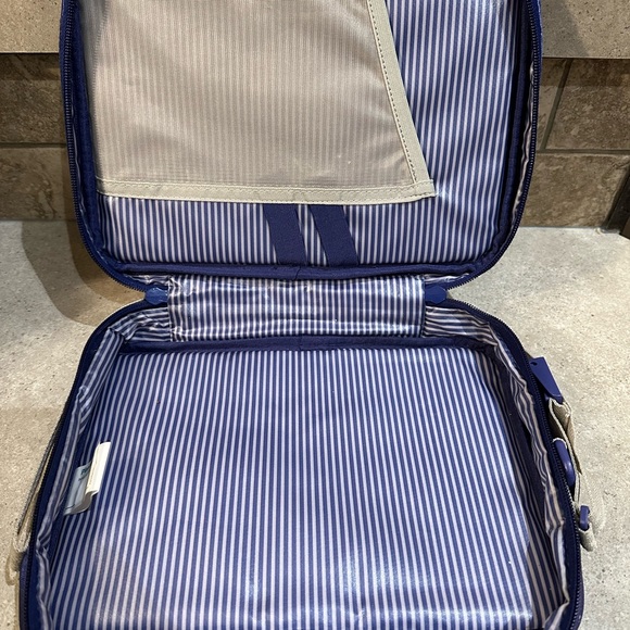 Planetbox Rover with Stardust Carry Case and Magnets - Picture 3 of 7